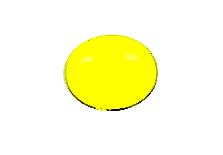 Утонченные фотохромные линзы желтого цвета для постоянного ношения, при затемнении становятся серого цвета с упрочняющим и антибликовым покрытием.