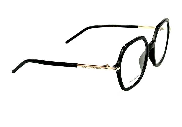Marc Jacobs  778 807