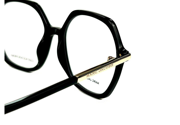 Marc Jacobs  778 807