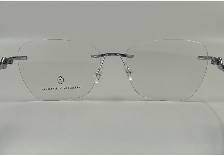 Valentin Yudashkin 1230 C3